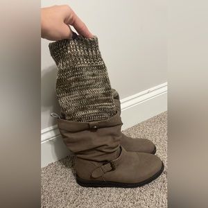 Sweater boots! Size 8 great condition